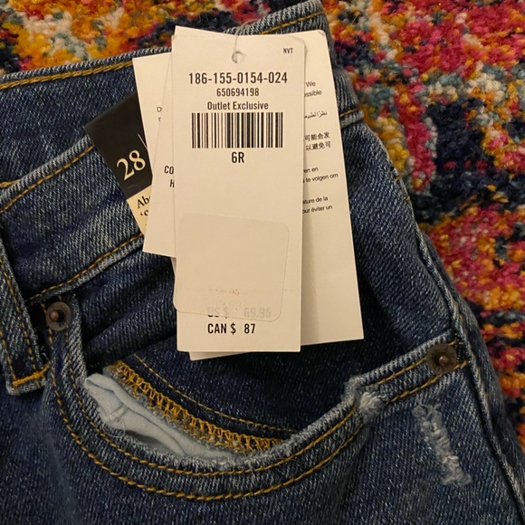 NWT Abercrombie and Fitch 90’s Straight Leg Jeans - Picture 3 of 5